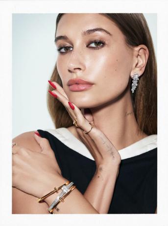 hailey bieber για tiffany and co