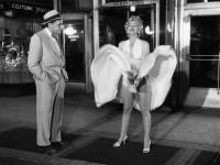 Addison Rae pokazuje Marilyn Monroe na afterparty po Złotych Globach
