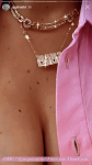 Gigi Hadid nosí po porodu prvního dítěte náhrdelník „máma“