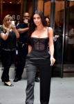 Kim Kardashian svarar på påståenden om skönhetsannonser Blackface