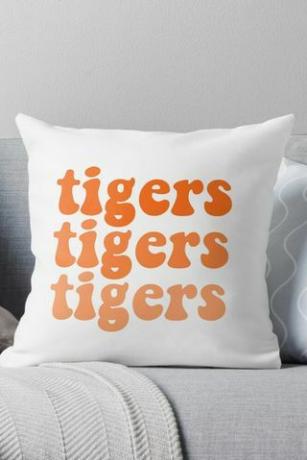 Tiikerit heittävät tyynyn