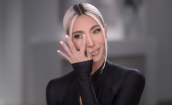 Los fanáticos piensan que Kim Kardashian lloró CGI Tear en el episodio 'The Kardashians'