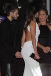 Selena Gomez držiaca sa za ruky so Zeddom