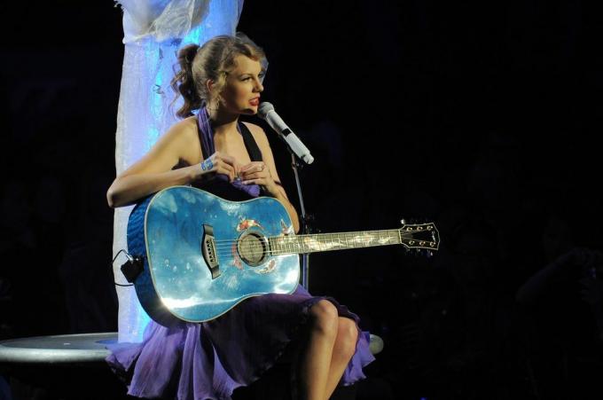 Taylor Swift „Să vorbească acum turneul mondial” în orașul New York, 22 noiembrie 2011