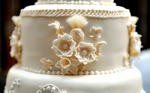 Svadobná torta, zdobenie koláčov, cukrová pasta, torta, maslový krém, poleva, fondán, kráľovská poleva, cukrový koláč, zmes bielych koláčov, 
