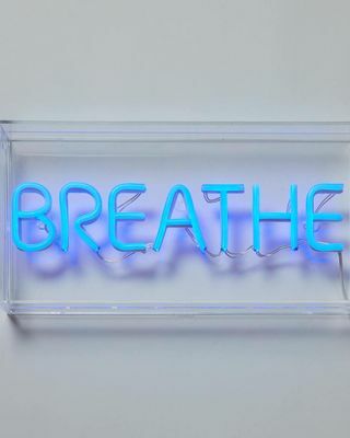 Sinal de néon de respiração