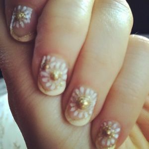 zooey deschanel unhas de margarida