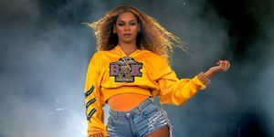 indio, ca 14 aprile, Beyonce Knowles si esibisce sul palco durante il weekend del festival di musica e arte della valle del coachella 2018 1 al campo di polo dell'impero il 14 aprile 2018 a indio, california foto di kevin wintergetty immagini per coachella