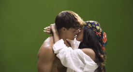Dixie D’Amelio és Noah Beck megosztják a csók csúcsát az új videoklip kulisszái mögött