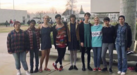 Šie zēni skolā valkāja kleitas, protestējot pret seksistisko ģērbšanās kodeksu