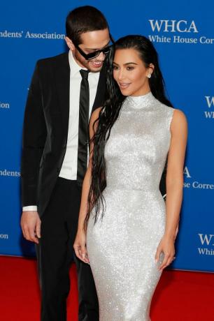 Kim Kardashian ir Pete'o Davidsono santykiai yra pilna laiko juosta