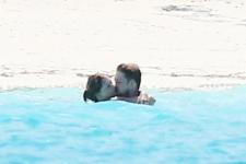 Voir les photos de Taylor Swift et Joe Alwyn s'embrassant aux Bahamas