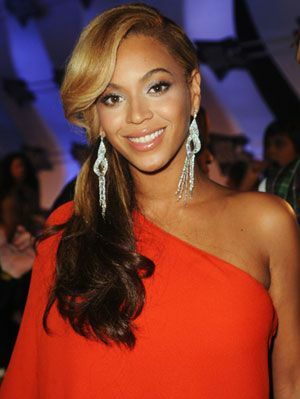 Beyonce czerwona sukienka