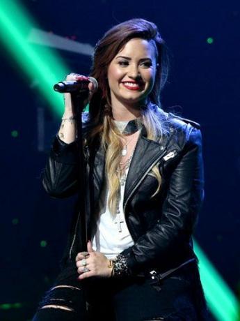 Demi Lovato, Twitter Haters'a yanıt verdi