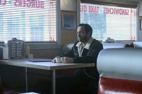 Luke Perry, Fred Andrews, Riverdale, sæson 1, finale