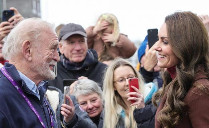 Британия Кэтрин, принцесса Уэльская Реакция на воссоединение со своим учителем старой школы после тура по стране Морской музей Корнуолла, 9 февраля 2023 года в Фалмуте, Англия. изображений