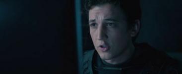 Miles teller ser passe og nerdete ut i den siste "Fantastic Four" -traileren