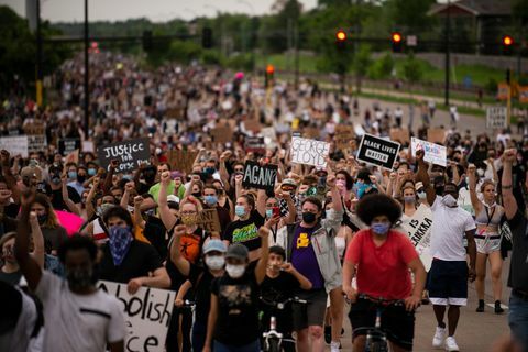 'Jeg kan ikke trække vejret' protest, der blev afholdt, efter at mand døde i politiets varetægt i Minneapolis