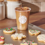 Starbucks paziņo par jaunu cukura cepumu latte ar 2021. gada svētku piedāvājumu