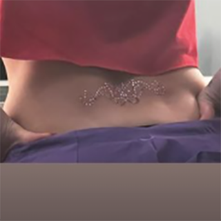 Хаилеи Биебер тетоважа на леђима
