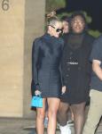 Khloé Kardashian ने बेबी बॉय के आने के बाद पहनी एक छोटी ब्लैक बॉडीकॉन ड्रेस