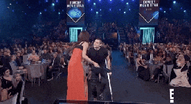 Noah Centineo ei kulkenut vuoden 2019 People's Choice -palkinnon punaisella matolla