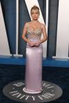 Фото: Белокурая челка и прозрачное платье Сидни Суини на вечеринке «Оскар» 2022 года