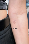 Hailey Bieber și-a făcut un tatuaj pe gât la New York