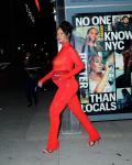 Rihanna pokazuje ciążowy brzuszek w przezroczystym czerwonym body i spódnicy w Nowym Jorku