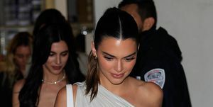 nakupujte v elegantni pariški mini obleki Kendall Jenner