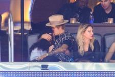 Justin Bieber atrapado besando a otra chica durante una cita llena de PDA