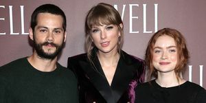 New York, New York november 12. l r dylan obrien, Taylor Swift és Sadie sink részt vesz a túl jól sikerült new yorki premieren 2021. november 12-én New Yorkban fotó: dimitrios kambourisgetty images