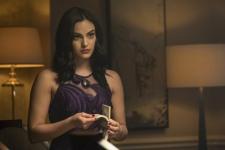 Bintang “Riverdale” Camila Mendes Mengatakan Dia Membenci Rambut Veronica di Musim 1