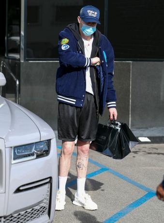 los angeles, ca 21 décembre pete davidson est vu le 21 décembre 2021 à los angeles, californie photo de bellocqimagesbauer griffingc images