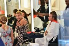Justin Bieber hajat vág az érzelmi nap után a vőlegény Hailey Baldwinnal