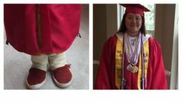 Cette fille a combattu l'interdiction de son école de porter des mocassins navajos traditionnels à la remise des diplômes et a gagné