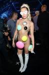 Miley Cyrus se hace pasar por un hada desnuda y es totalmente irreconocible