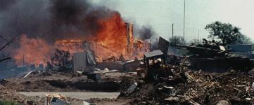 "Waco: American Apocalypse" 레이드 타임라인