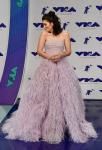Lorde úgy volt öltözve, mint egy mesebeli hercegnő bálkirálynő a 2017 -es VMA -khoz, és belejöttem