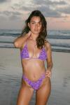 Hailey Bieber Groovy Purple String Bikini — Kup tutaj