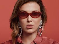Millie Bobby Brown tegi koostööd pehmete tüdrukute päikeseprillide Vogue prillidega