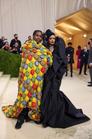 new york, new york szeptember 13-án mihamarabb Rocky és Rihanna részt vesz a 2021-es met gálán, amely Amerikában ünnepel divatlexikon a Metropolitan Museum of Art-ban 2021. szeptember 13-án New York Cityben fotó: john nyíródrótkép