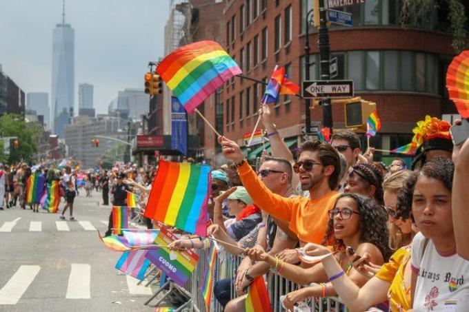 Радужные флаги на гей-параде в Нью-Йорке