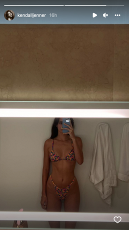 costum de baie floral kendall jenner