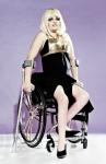 Ова глумица на Бродвеју рекреирала је контроверзно фотографисање Килие Јеннер у инвалидским колицима из моћног разлога