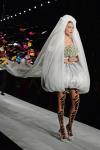 Dziwaczna suknia ślubna Gigi Hadid sprawi, że będziesz mieć tyle pytań