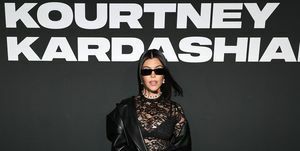 boohoo av kourtney kardashian barkers debut i moteuken i New York