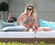 Bella Thorne verlaat Cannes nadat foto's verschijnen van Scott Disick die zijn ex kust