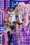 Ariana Grande Victoria's Secret mankenine çarptı