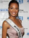Miss USA kegyesen felépül, miután lezuhant a Pageant -ben
